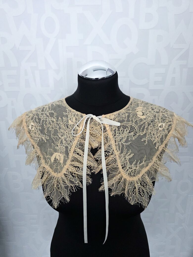 Smalkās mežģīnes apkaklīte ZELTA