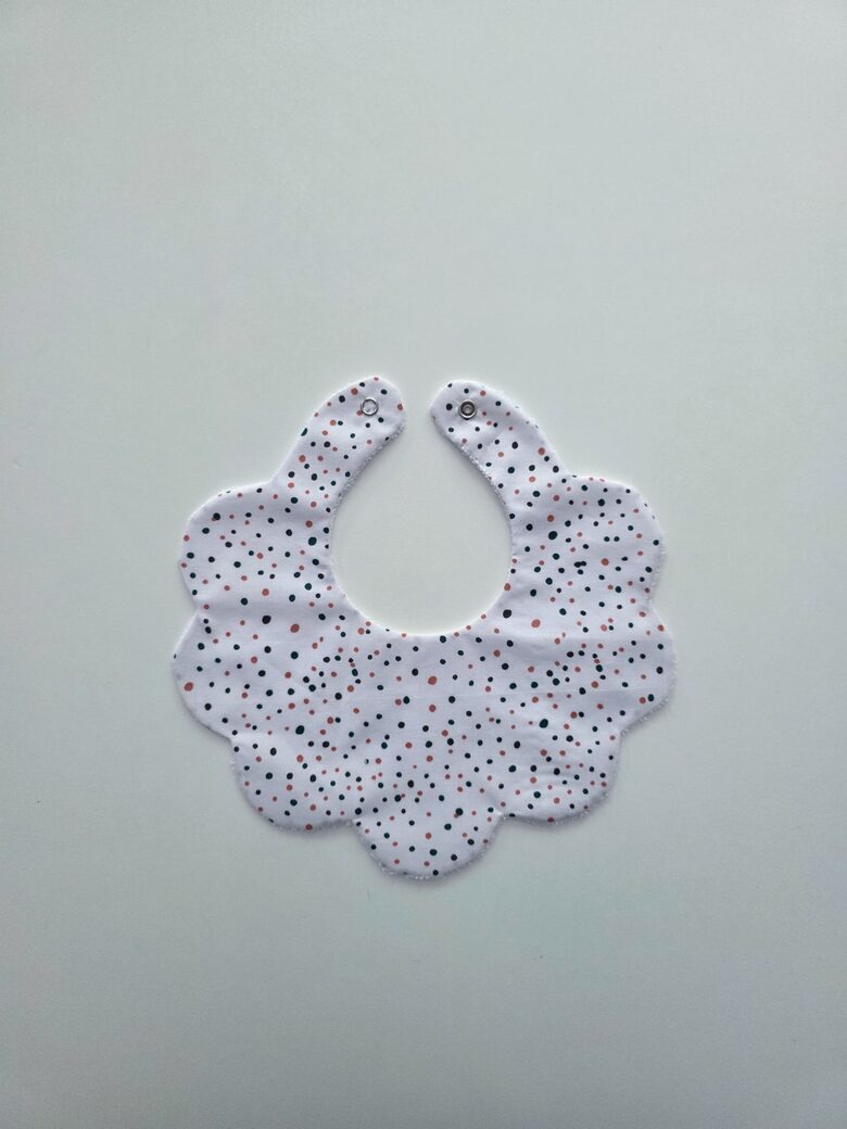 Lacīte ar punktiņiem