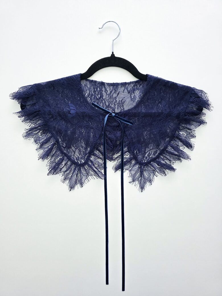 Smalkās mežģīnes apkaklīte ZILA