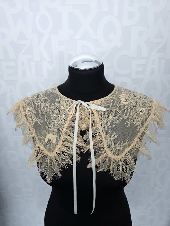 Smalkās mežģīnes apkaklīte ZELTA