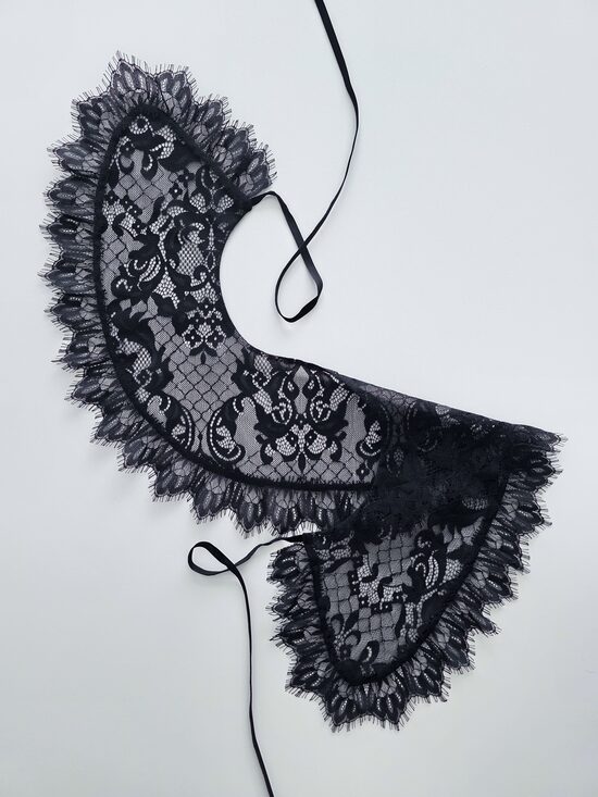 Mežģīņu apkaklīte MELNĀ