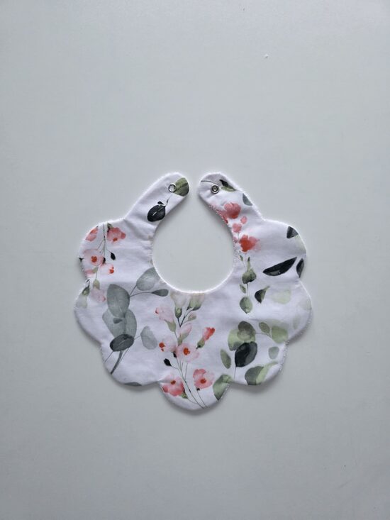 Gaišā ziedu lacīte 