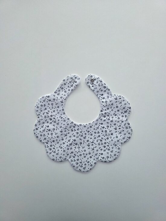 Smalko ziedu lacīte 