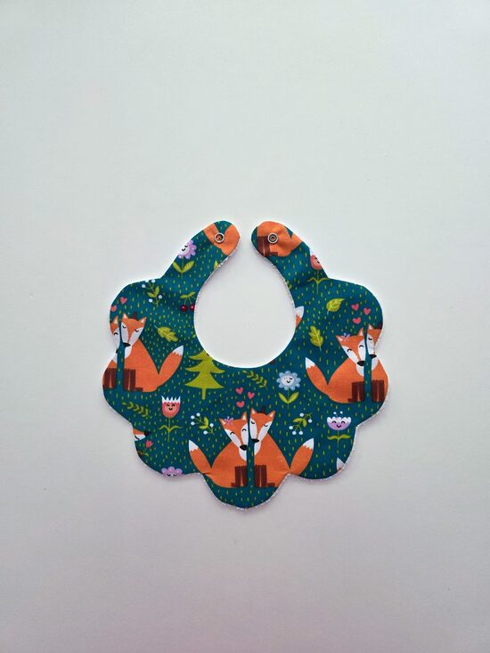 Lacīte ar lapsiņām