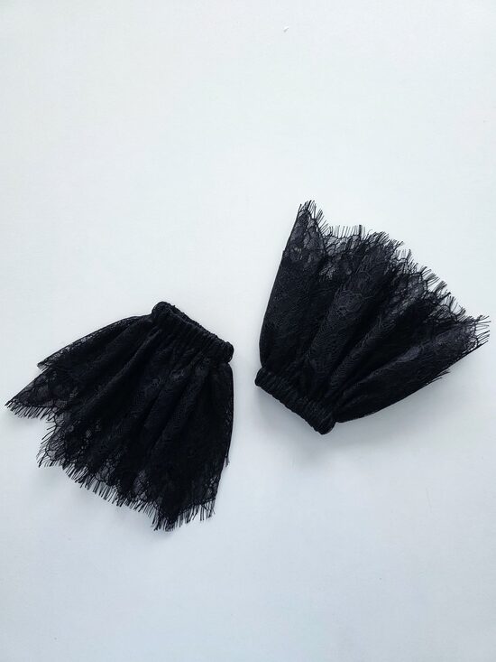 Divslāņu mežģīņu aproces MELNAS