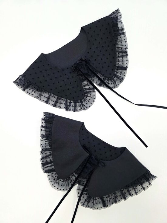 Divpusējā apkaklīte ar pumpiņām